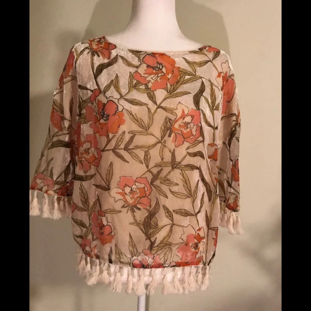 Floral loose fit top with tassels new